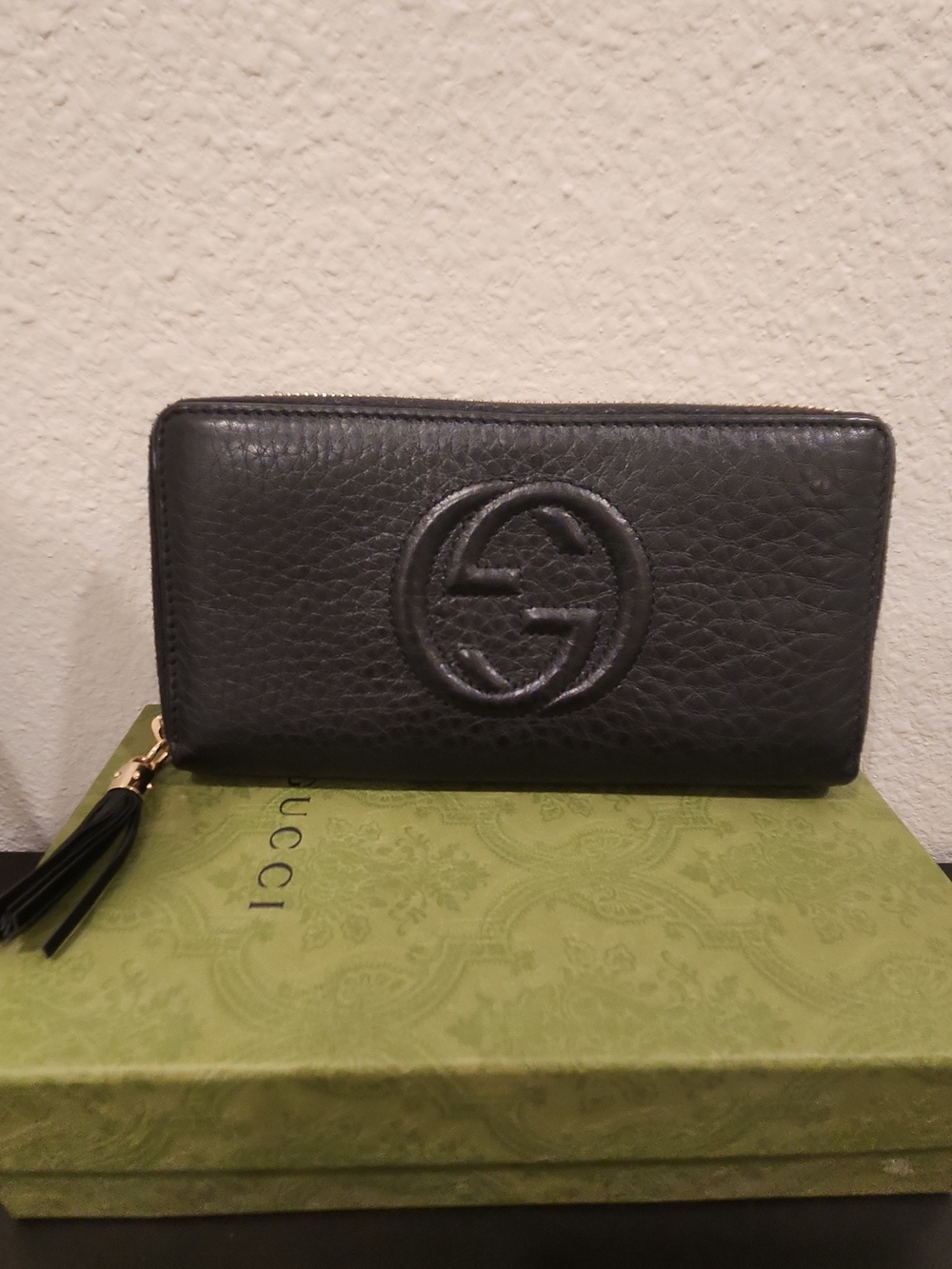 Gucci Black Soho Interlocking GG Leather Zip-Around Wallet with Tassel